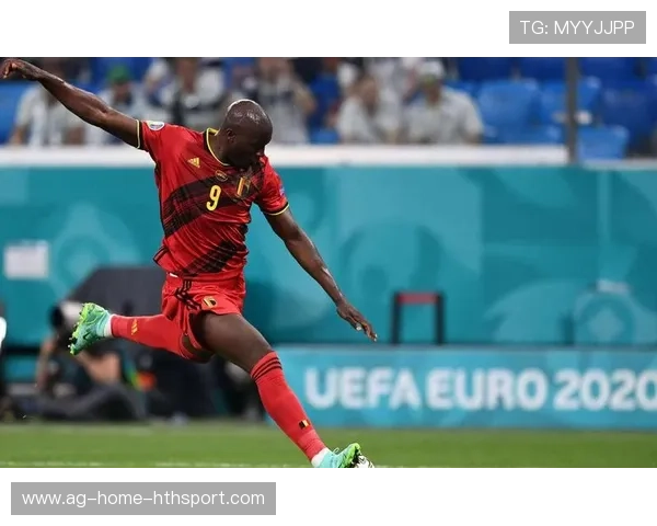 卢卡库门前一捅制造混乱，比利时锋线表现坚决果断——解构一场进攻背后的团队协作